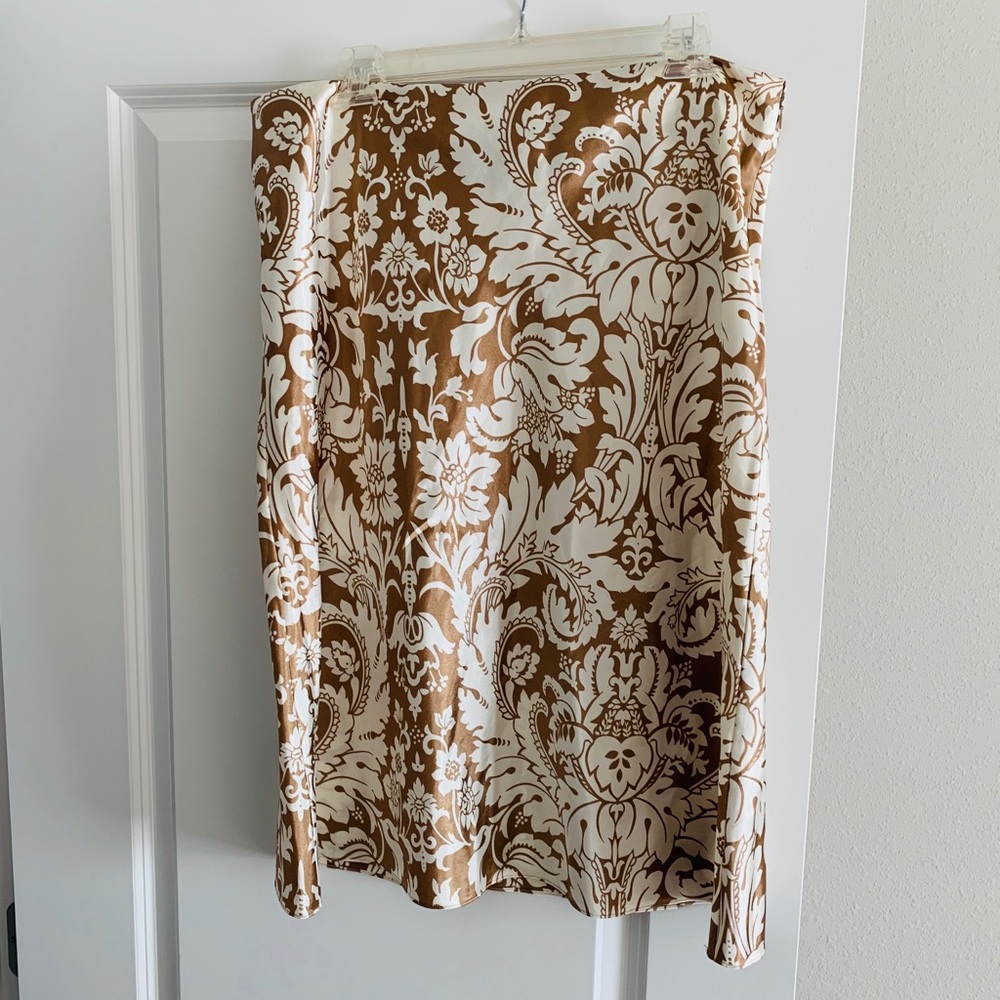 Tan & white skirt.